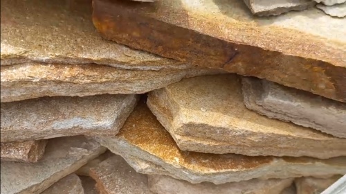 Плитняк златолит жёлтый золотистый для отмостки купить в Миньяре