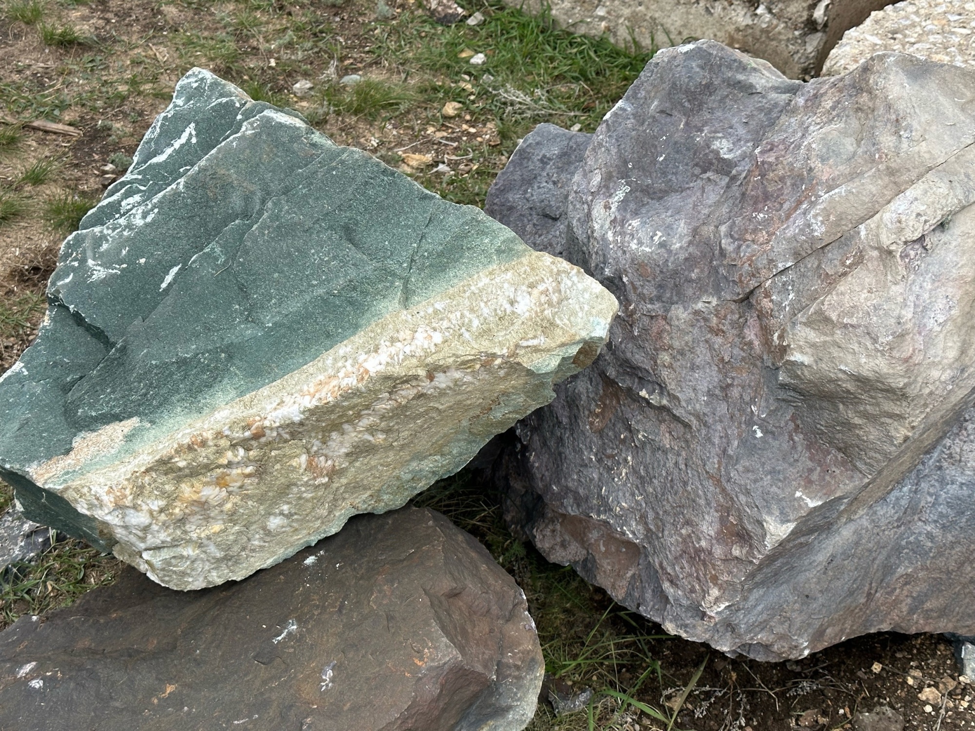 Камни для ландшафтного дизайна зелёные 10-60 килограмм купить в Миньяре