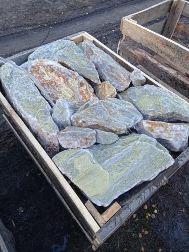 Златолит жёлтый, жёлто-зелёный глыбки и валуны для ланшафтного дизайна купить в Миньяре