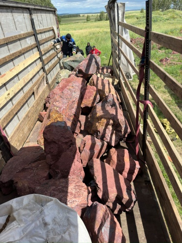 Ландшафтные глыбы красно-фиолетовые 200-1000 килограмм купить в Миньяре