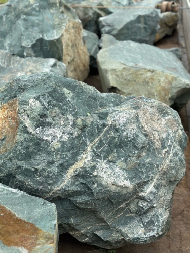 Камни для ландшафтного дизайна зелёные 10-60 килограмм купить в Миньяре