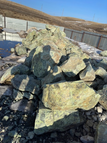 Камни для ландшафтного дизайна зелёные 10-60 килограмм купить в Миньяре