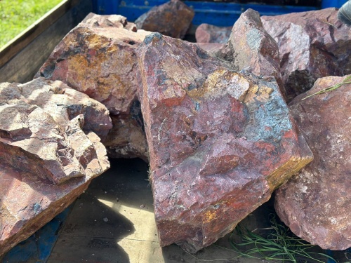 Ландшафтные глыбы красно-фиолетовые 200-1000 килограмм купить в Миньяре