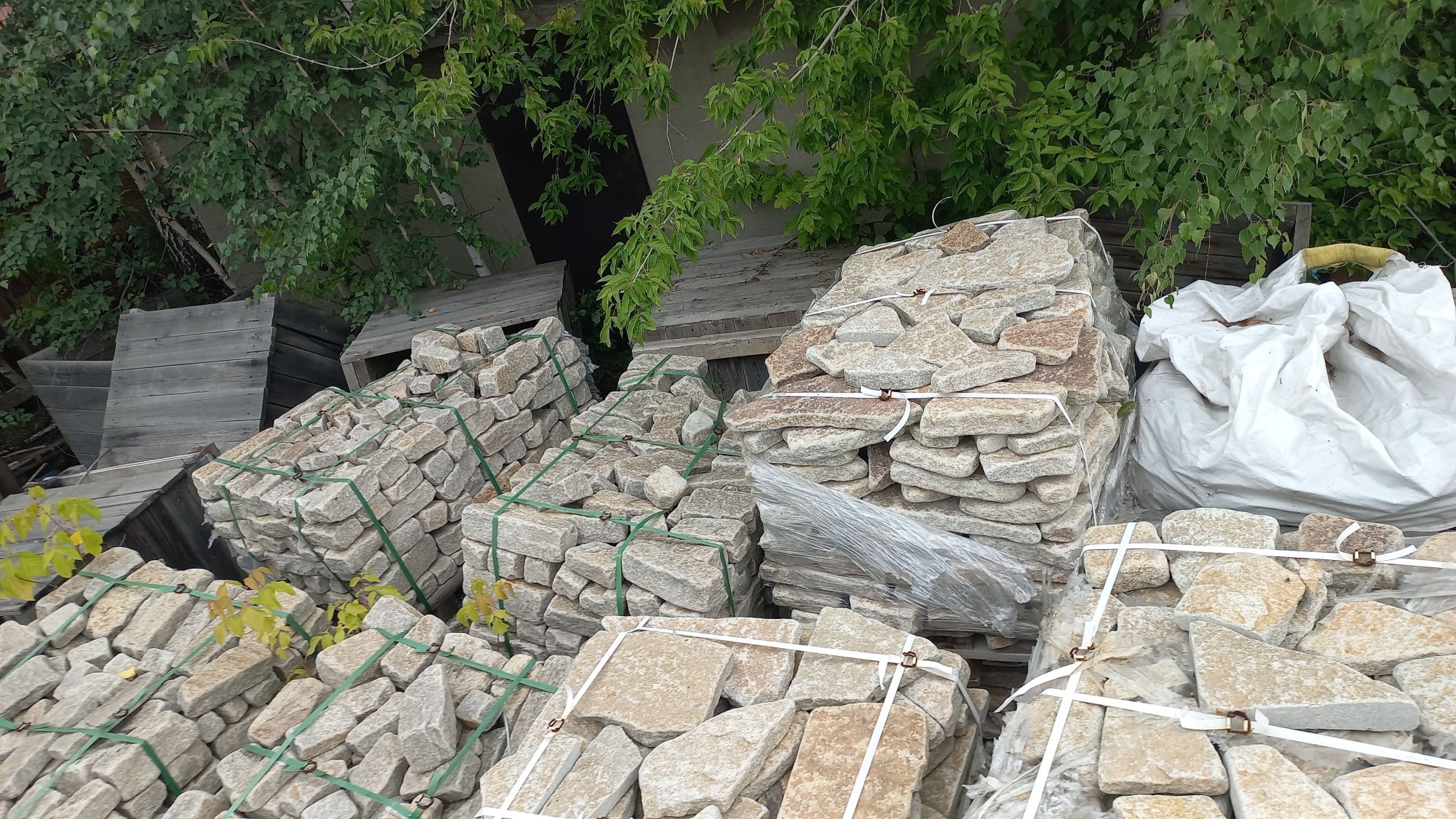 Плитняк гранитный галтованный купить в Миньяре