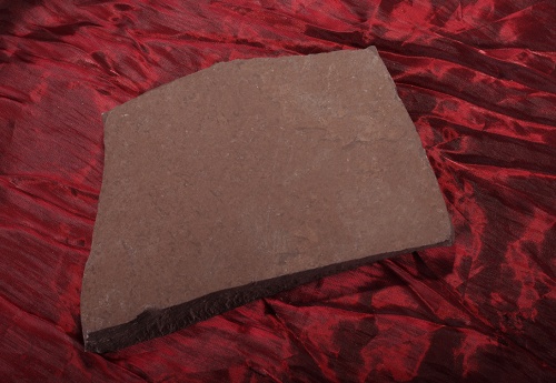 Плитняк лемезит бордовый для цоколя 1,5-2 см купить в Миньяре