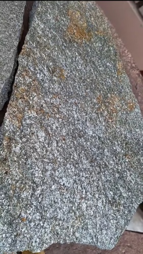 Плитняк златолит серебристый для цоколя, отмостки купить в Миньяре