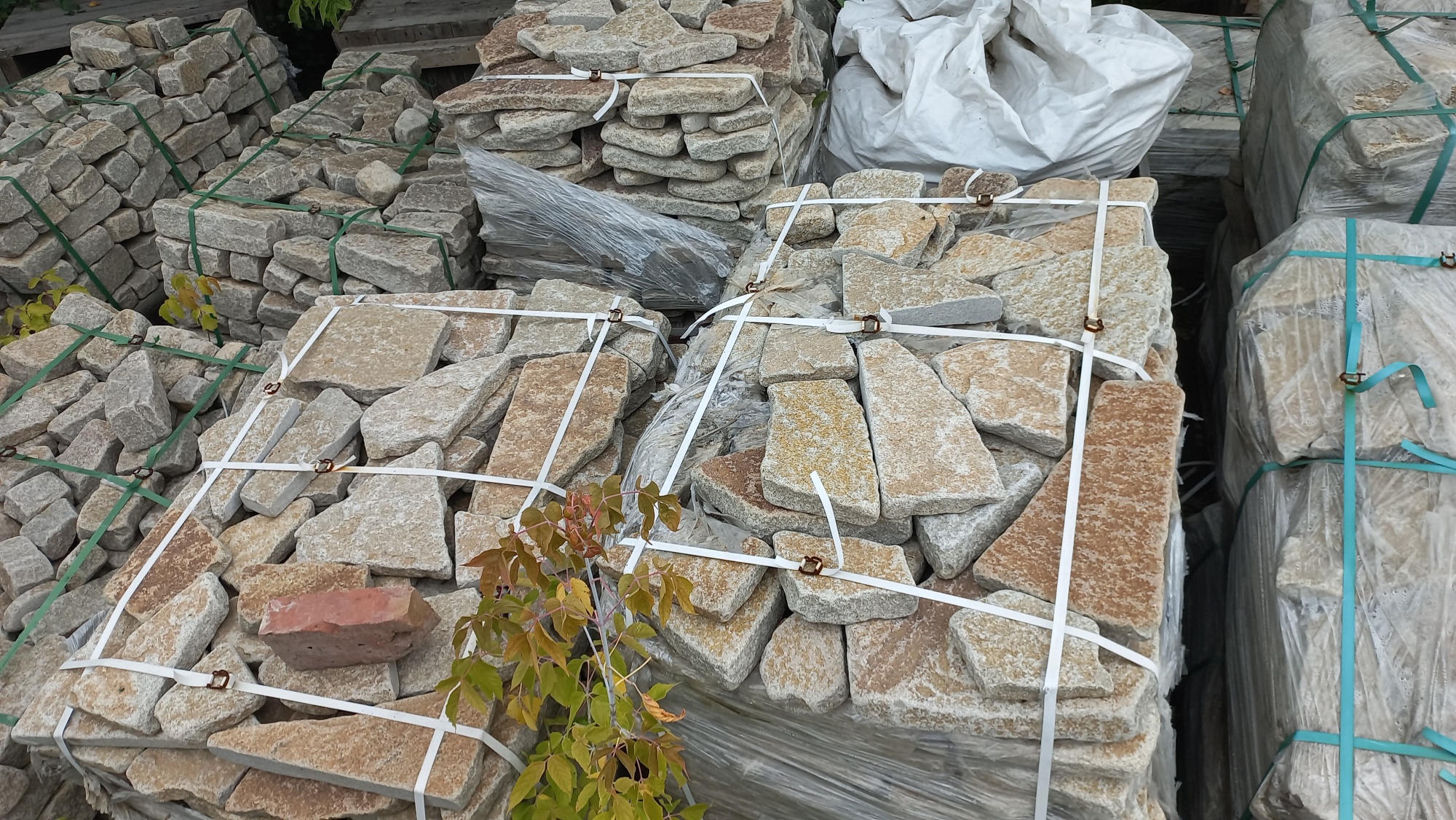 Плитняк гранитный галтованный купить в Миньяре