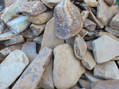 Златолит жёлтый, жёлто-зелёный глыбки и валуны для ланшафтного дизайна купить в Миньяре