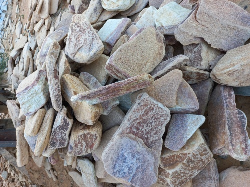 Златолит жёлтый, жёлто-зелёный глыбки и валуны для ланшафтного дизайна купить в Миньяре