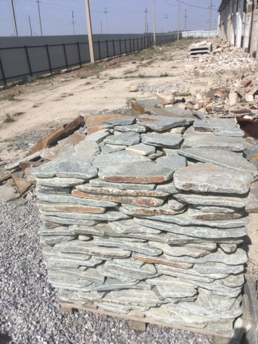 Златолит серебристый галтованный для лестниц купить в Миньяре