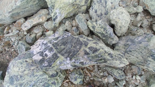 Купить змеевик ландшафтные валуны